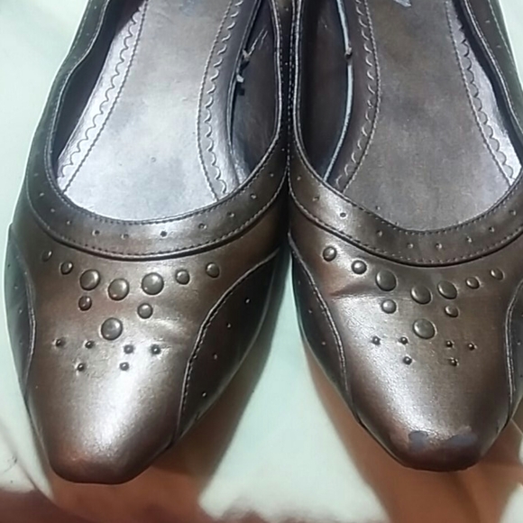 (3/$10) Bronze Retro-Style Detailed Flats - Picture 4 of 4